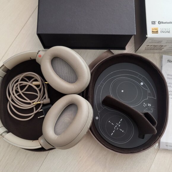 Sony WH-1000XM2 Wireless Noise-Canceling Headphones – Champagne Gold - Picture 2 of 6